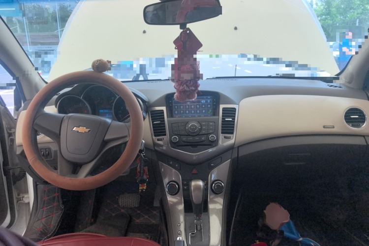 Used Chevrolet Cruze 2015 1.5L Classic SE AT Center Console