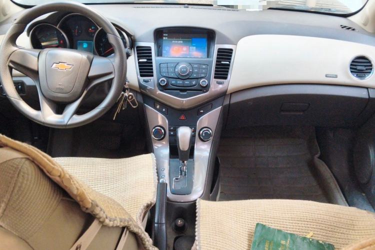 Used Chevrolet Cruze 2015 1.5L Classic SE AT Center Console