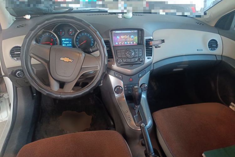 Used Chevrolet Cruze 2015 1.5L Classic SE AT Center Console