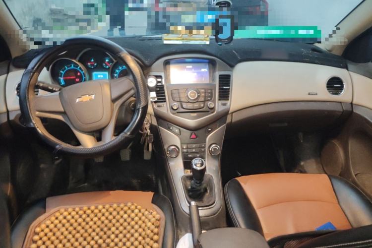 Used Chevrolet Cruze 2015 1.5L Classic SE MT Center Console