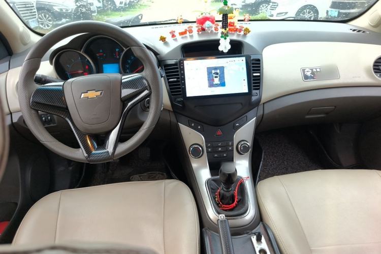 Used Chevrolet Cruze 2015 1.5L Classic SL MT Center Console
