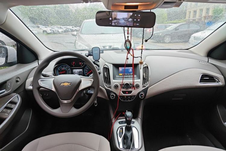 Used Chevrolet Cruze 2015 1.5L Automatic Fashion Navigation Edition Center Console