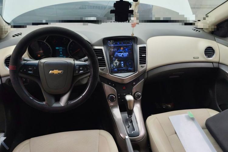Used Chevrolet Cruze 2015 1.5L Classic SE AT Center Console