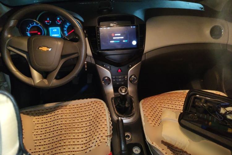 Used Chevrolet Cruze 2015 1.5L Classic SL MT Center Console