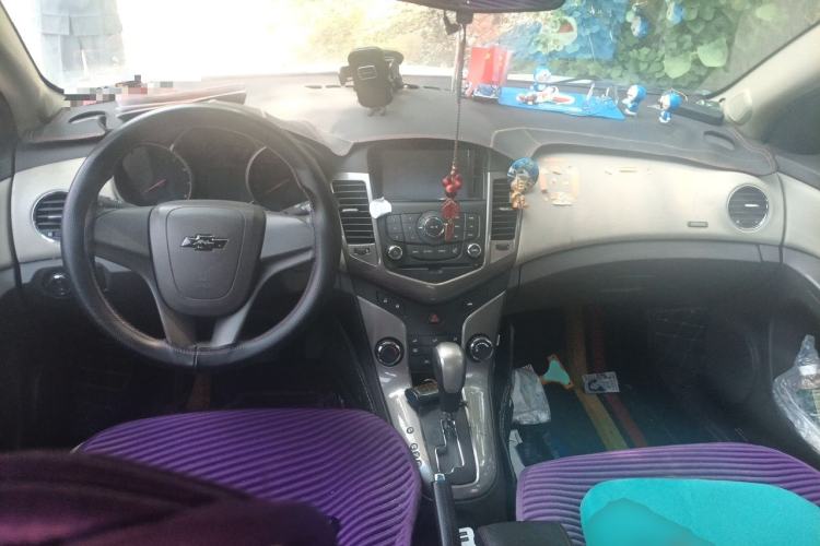 Used Chevrolet Cruze 2015 1.5L Classic SE AT Center Console