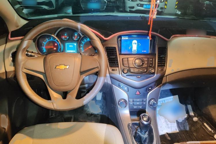 Used Chevrolet Cruze 2015 1.5L Classic SE MT Center Console