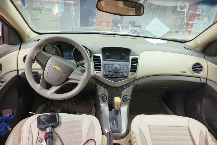 Used Chevrolet Cruze 2015 1.5L Classic SE AT Center Console