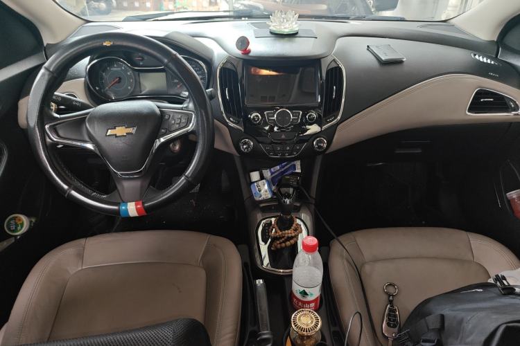 Used Chevrolet Cruze 2015 1.4T DCG Luxury Edition Center Console