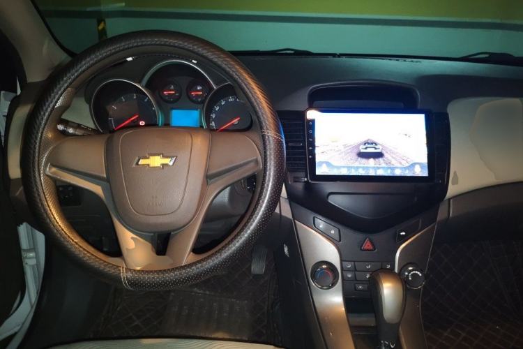 Used Chevrolet Cruze 2015 1.5L Classic SE AT Center Console