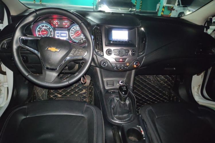 Used Chevrolet Cruze 2015 1.4T Manual Elite Edition Center Console