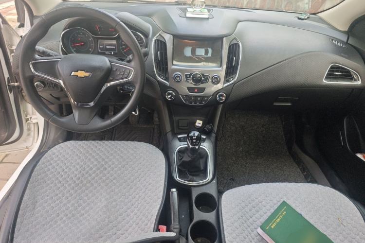 Used Chevrolet Cruze 2015 1.5L Manual Elite Edition Center Console
