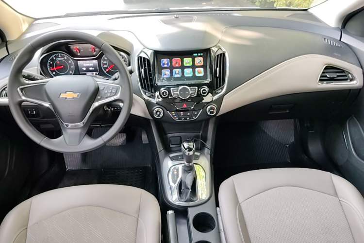 Used Chevrolet Cruze 2015 1.5L Automatic Luxury Edition Center Console