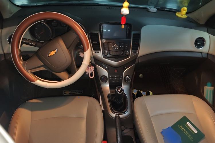 Used Chevrolet Cruze 2015 1.5L Classic SL MT Center Console