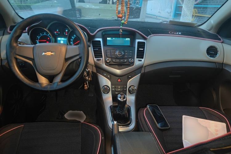Used Chevrolet Cruze 2015 1.5L Classic SL MT Center Console