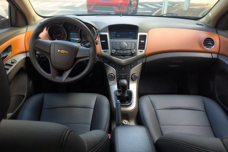 Used Chevrolet Cruze 2015 1.5L Classic SL MT Center Console