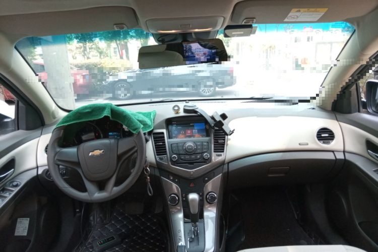 Used Chevrolet Cruze 2015 1.5L Classic SE AT Center Console
