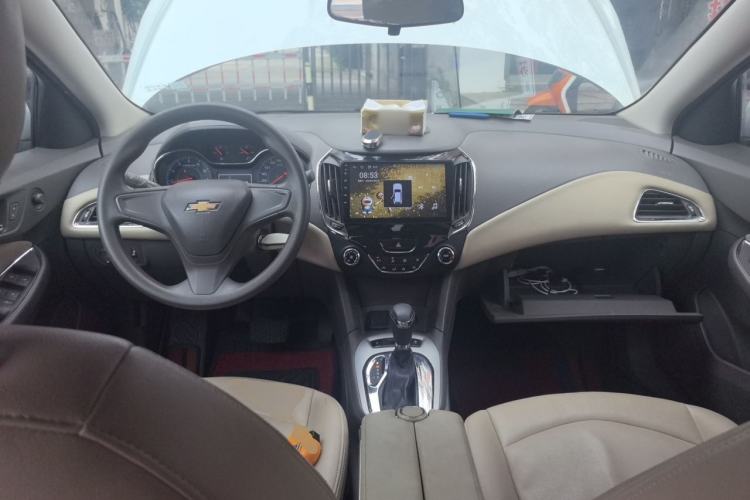 Used Chevrolet Cruze 2015 1.5L Automatic Fashion Navigation Edition Center Console