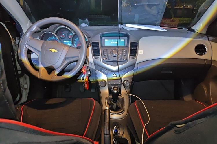 Used Chevrolet Cruze 2015 1.5L Classic SL MT Center Console