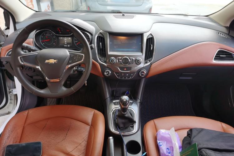 Used Chevrolet Cruze 2015 1.5L Manual Elite Edition Center Console