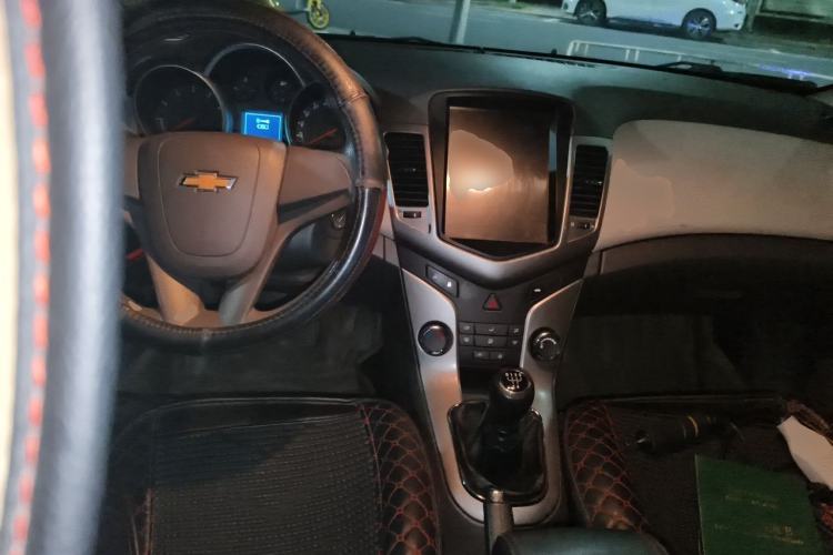 Used Chevrolet Cruze 2015 1.5L Classic SL MT Center Console
