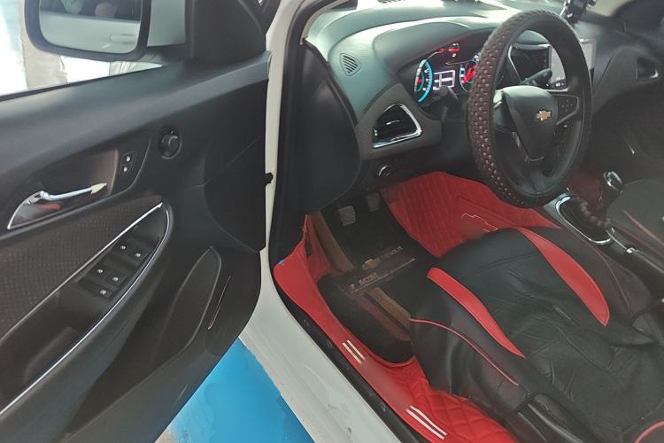 Used Chevrolet Cruze 2015 1.5L Manual Elite Edition Driver Seat