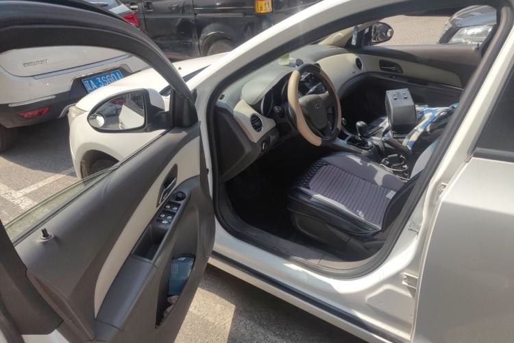 Used Chevrolet Cruze 2015 1.5L Classic SE MT Driver Seat