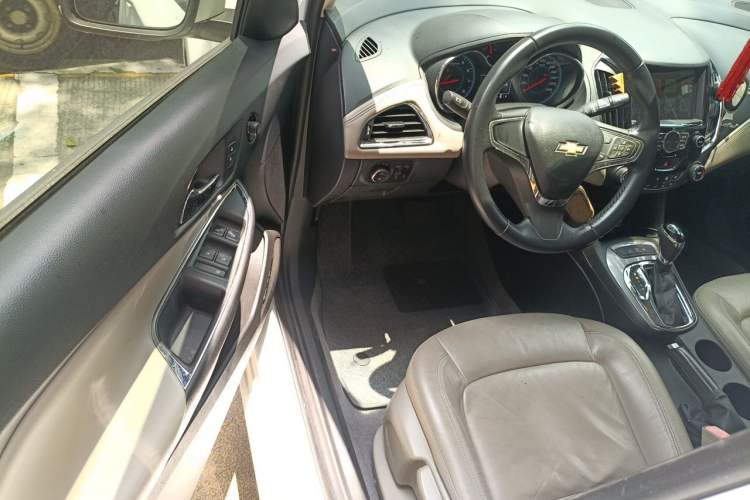 Used Chevrolet Cruze 2015 1.4T DCG Luxury Edition Driver Seat