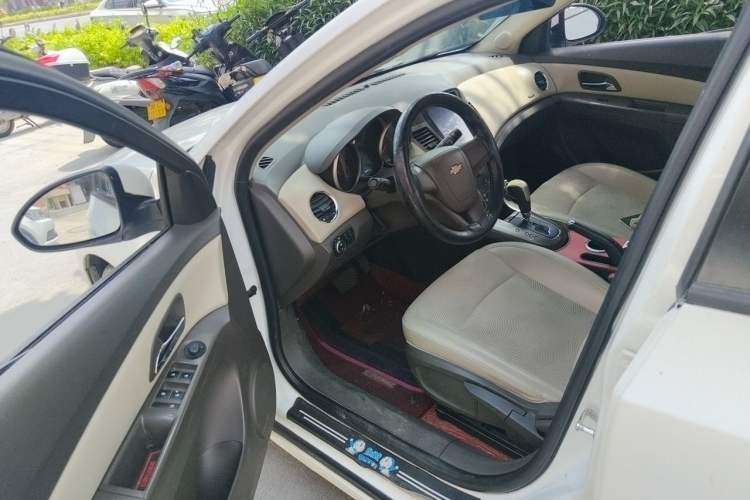 Used Chevrolet Cruze 2015 1.5L Classic SE AT Driver Seat