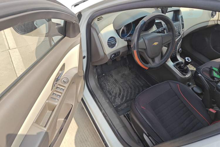 Used Chevrolet Cruze 2015 1.5L Classic SL MT Driver Seat