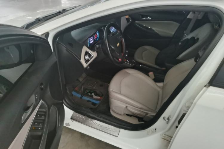 Used Chevrolet Cruze 2015 1.5L Automatic Luxury Edition Driver Seat