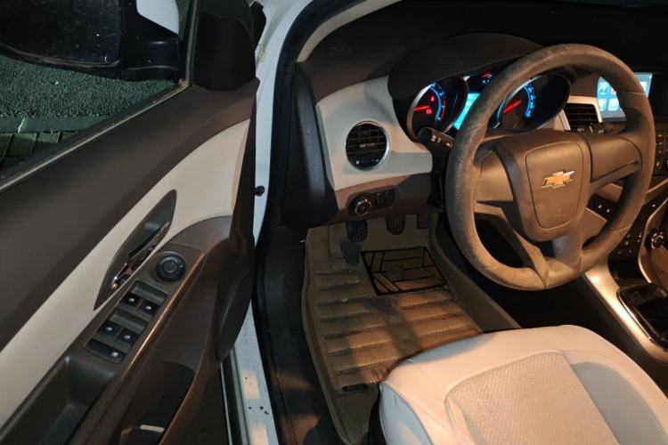 Used Chevrolet Cruze 2015 1.5L Classic SL MT Driver Seat