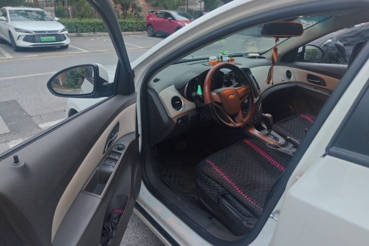 Used Chevrolet Cruze 2015 1.5L Classic SE AT Driver Seat
