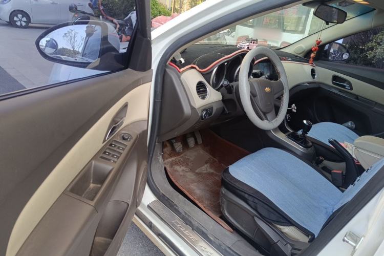 Used Chevrolet Cruze 2015 1.5L Classic SL MT Driver Seat