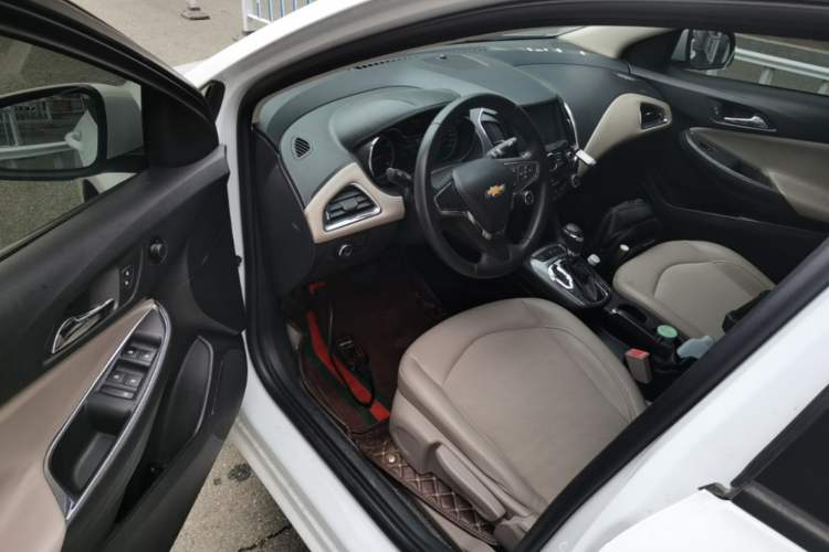 Used Chevrolet Cruze 2015 1.5L Automatic Luxury Edition Driver Seat