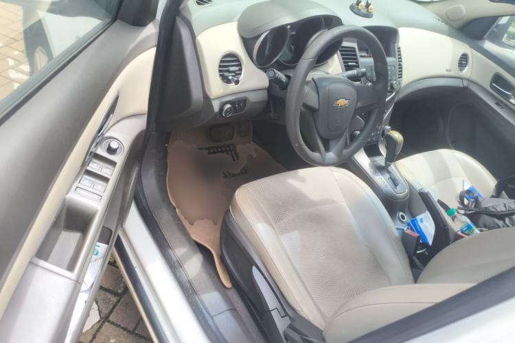 Used Chevrolet Cruze 2015 1.5L Classic SE AT Driver Seat
