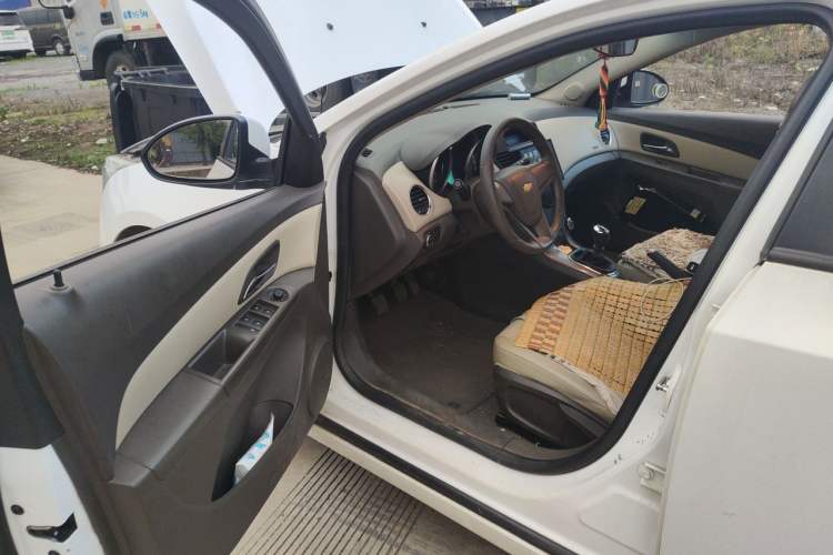 Used Chevrolet Cruze 2015 1.5L Classic SE MT Driver Seat
