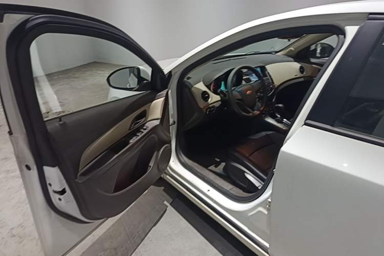 Used Chevrolet Cruze 2015 1.5L Classic SE AT Driver Seat