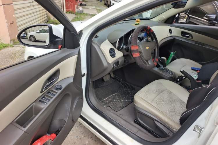 Used Chevrolet Cruze 2015 1.5L Classic SE AT Driver Seat