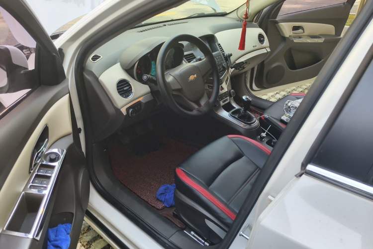 Used Chevrolet Cruze 2015 1.5L Classic SE MT Driver Seat