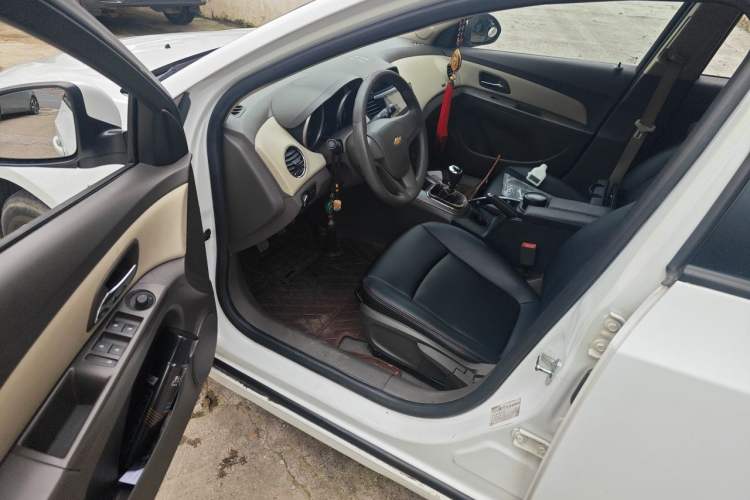 Used Chevrolet Cruze 2015 1.5L Classic SE MT Driver Seat