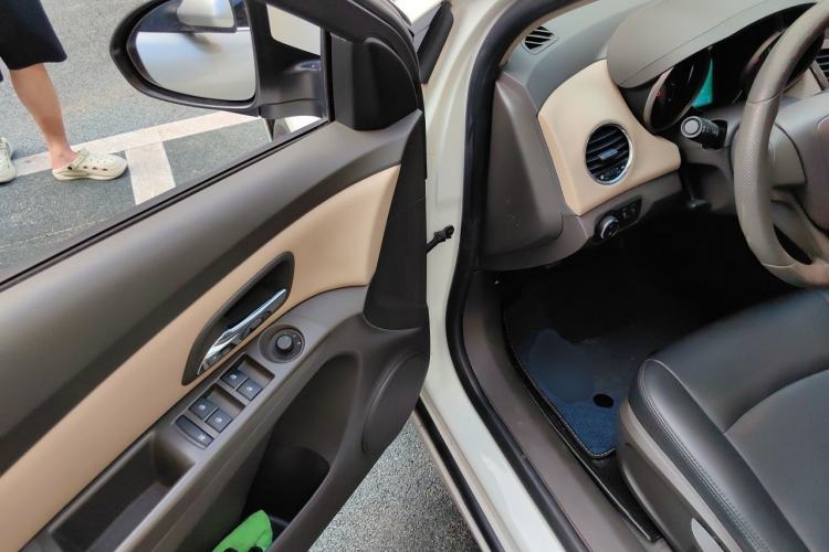 Used Chevrolet Cruze 2015 1.5L Classic SE MT Driver Seat