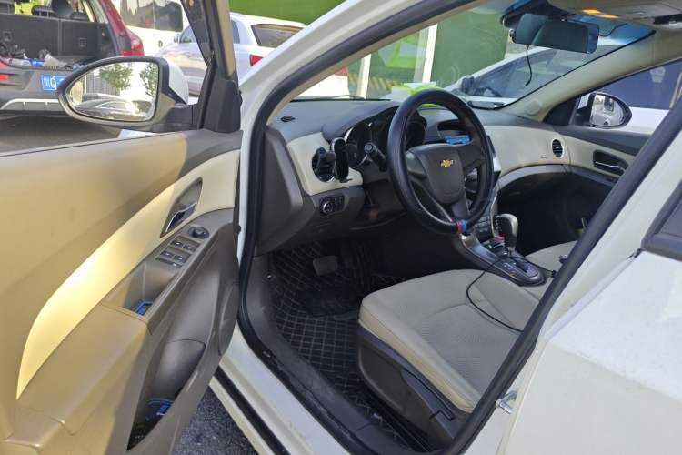 Used Chevrolet Cruze 2015 1.5L Classic SE AT Driver Seat
