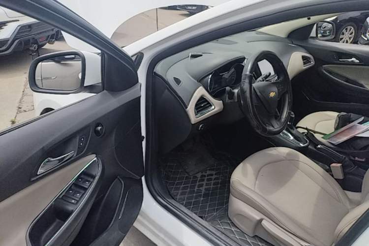 Used Chevrolet Cruze 2015 1.5L Automatic Luxury Edition Driver Seat
