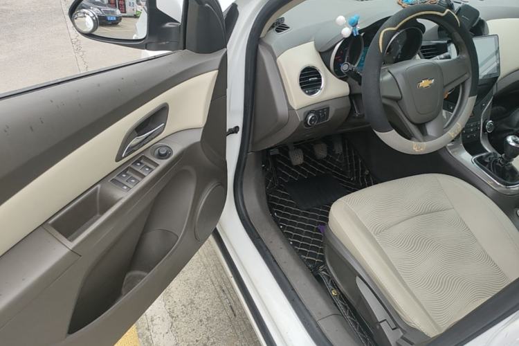 Used Chevrolet Cruze 2015 1.5L Classic SE MT Driver Seat
