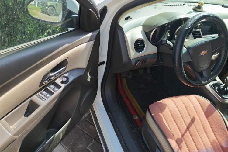 Used Chevrolet Cruze 2015 1.5L Classic SL MT Driver Seat