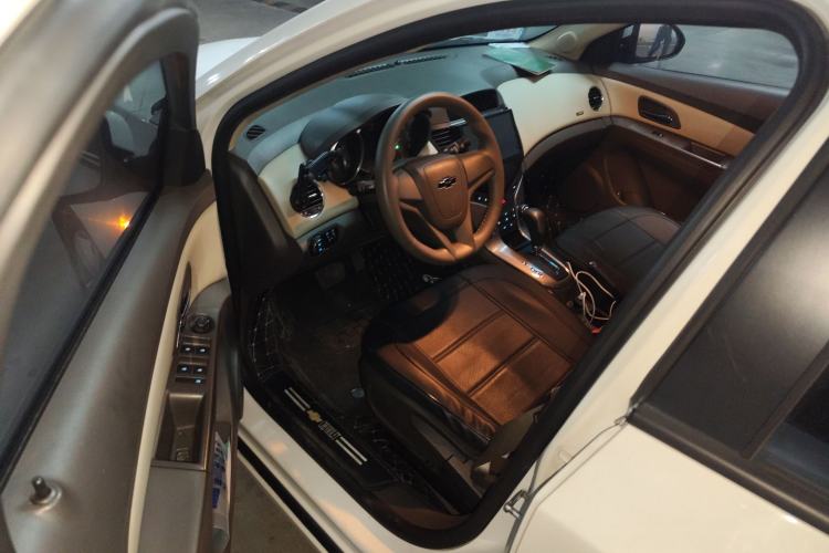 Used Chevrolet Cruze 2015 1.5L Classic SE AT Driver Seat