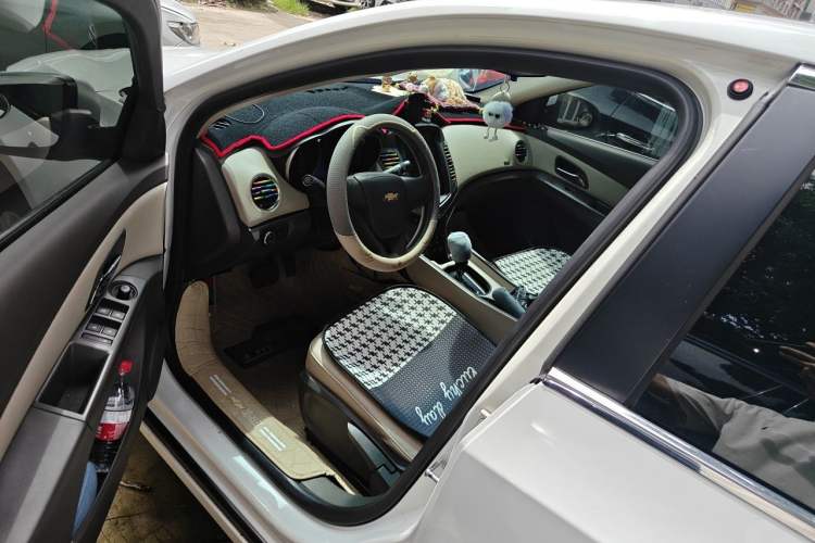 Used Chevrolet Cruze 2015 1.5L Classic SE AT Driver Seat