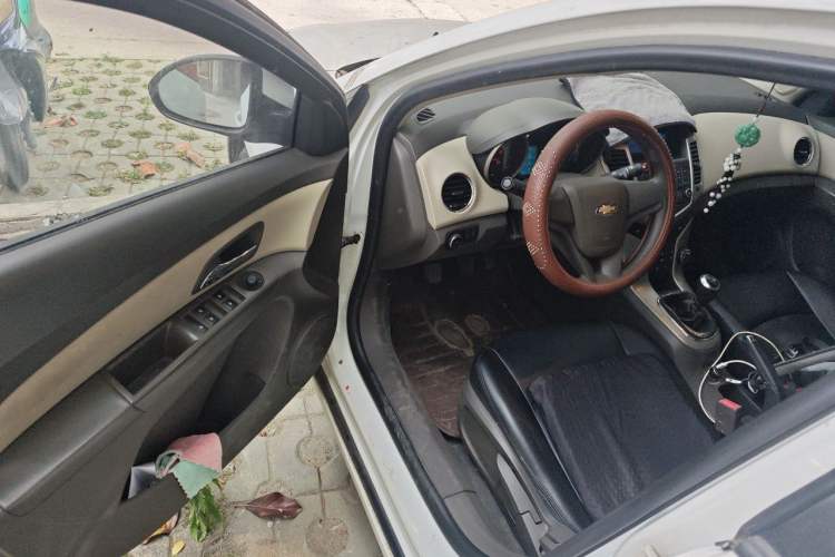 Used Chevrolet Cruze 2015 1.5L Classic SL MT Driver Seat