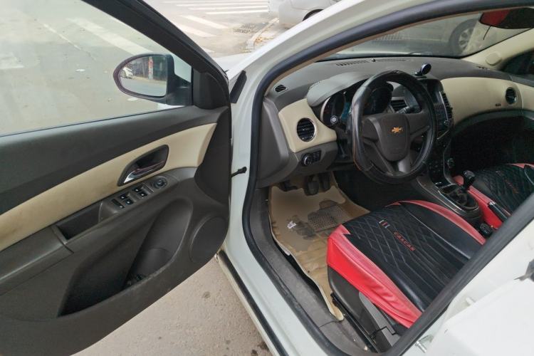 Used Chevrolet Cruze 2015 1.5L Classic SE MT Driver Seat