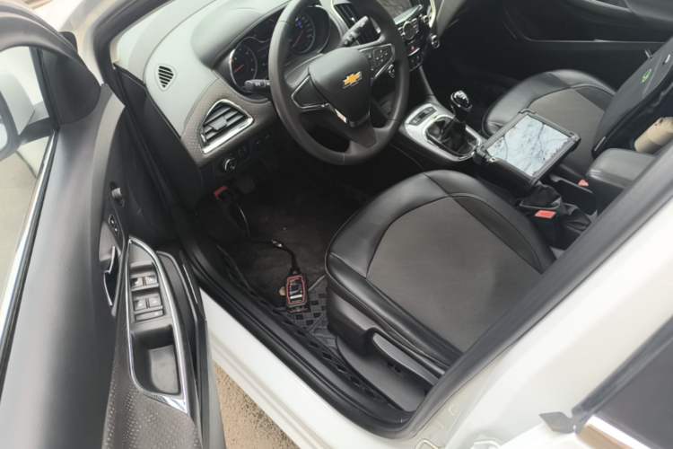 Used Chevrolet Cruze 2015 1.5L Manual Elite Edition Driver Seat
